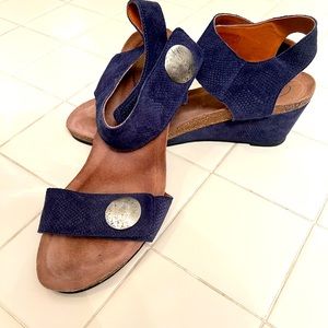 Taos Carousel Women’s Casual Wedge Navy Sandals, EUR 41 - US 10-10.5.